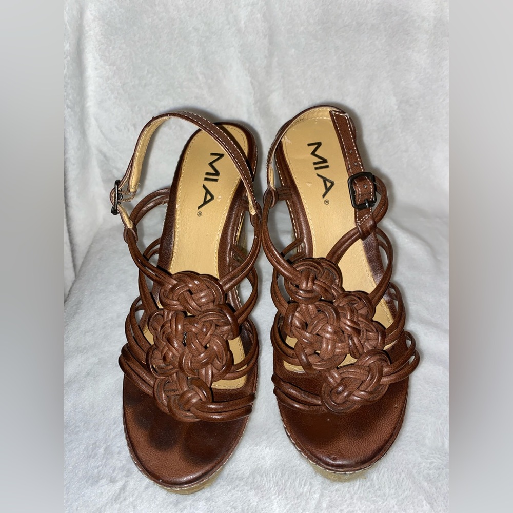 Mia Loveknot Brown Wedges